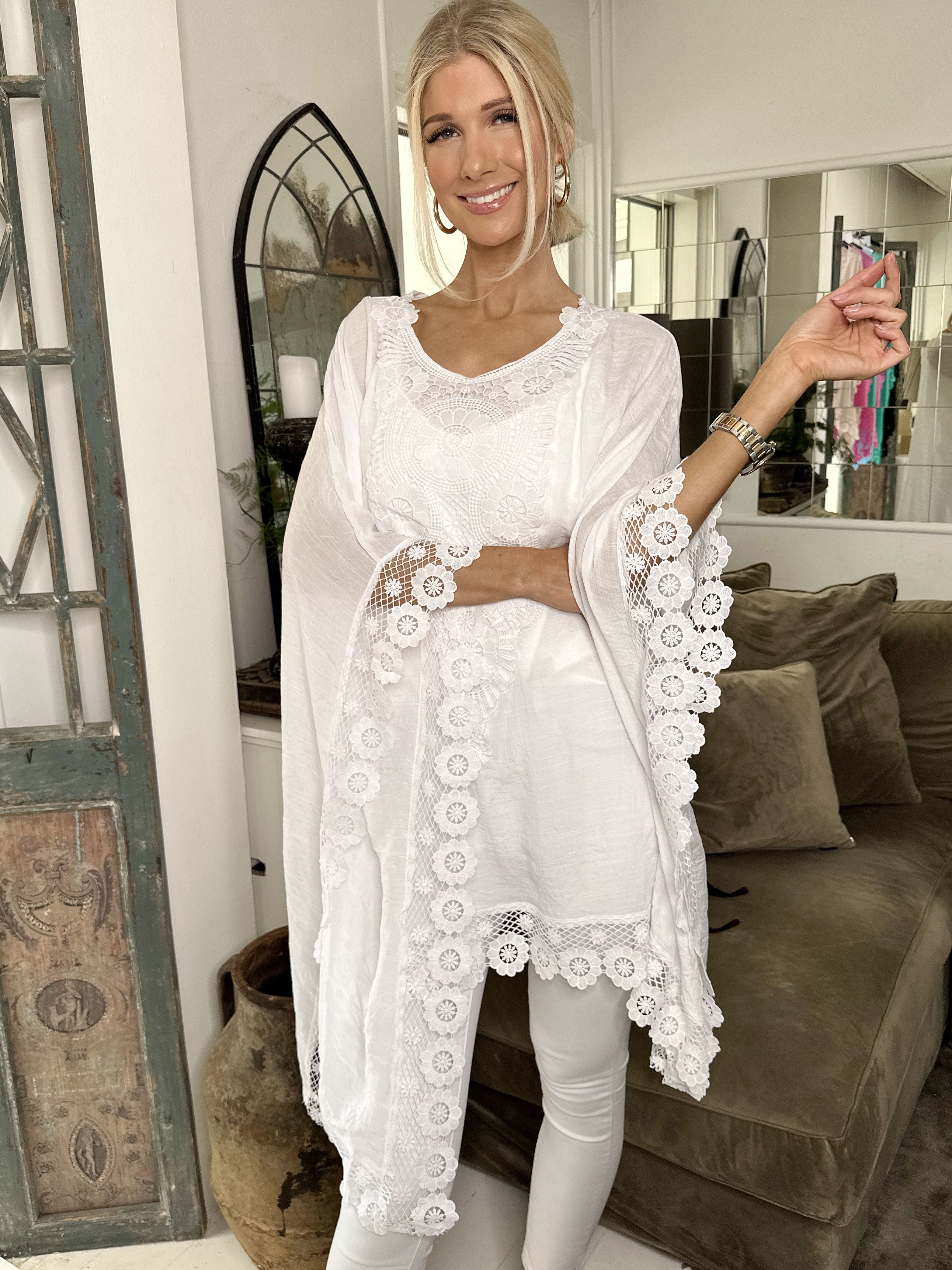 Leslie - Vacker tunika med spetskanter